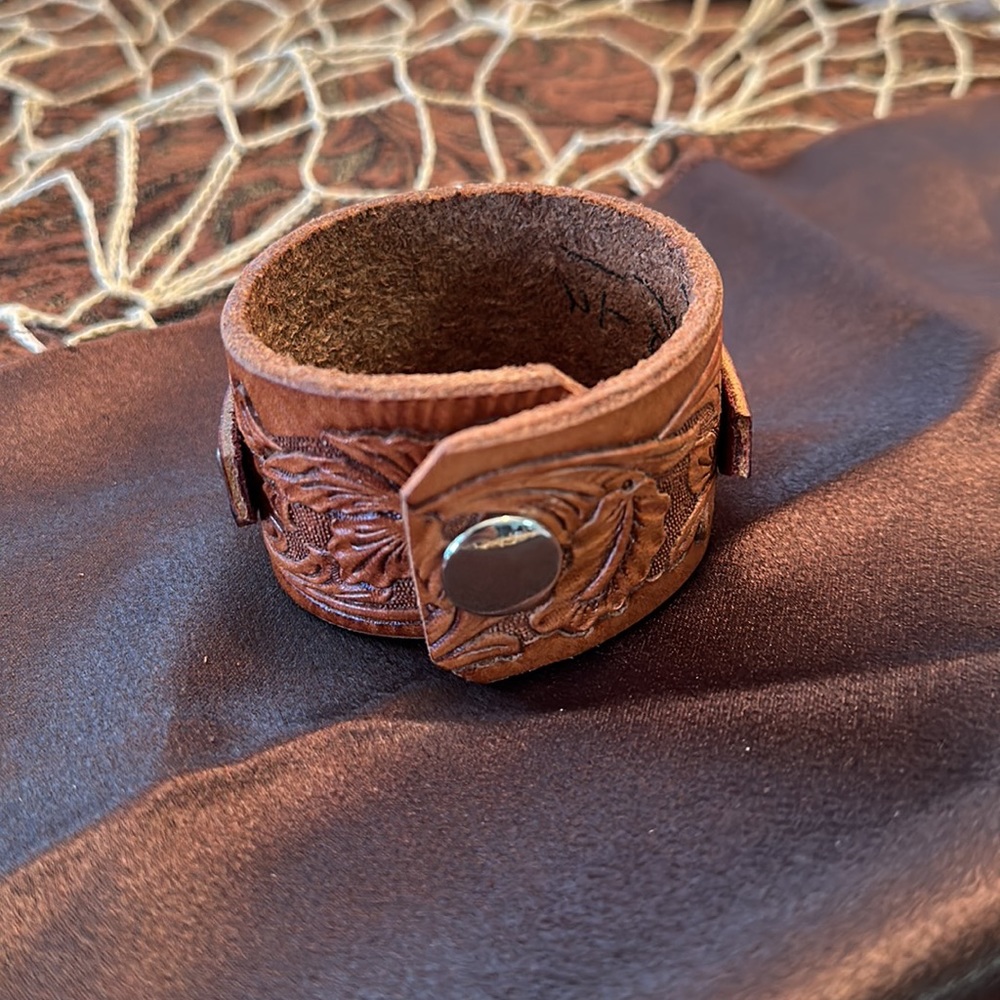 Leather cuff. - Picture 7 of 8
